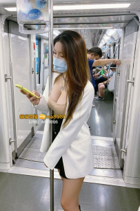 鄰家氣質女神‼️  清新臉蛋＋高挑好身材，宛如白領佳人...