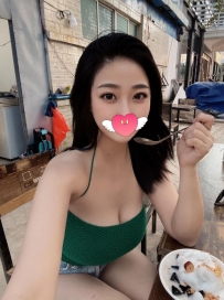 小嫻  165.48.E.23歲 #台中  8000 身材超性感 小嫻就是那個有點...
