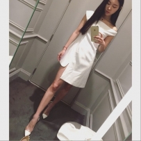 小莎  身材資料：163.D.24歲 是一名賣場專櫃 自己一個人住...