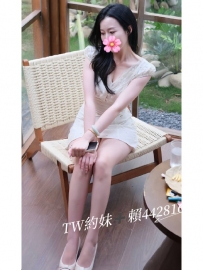 凜音 164-45-C-36歲 #台中 前芭蕾舞者 身材柔軟又有極佳線條，