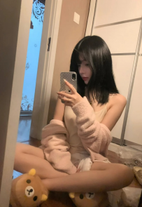 安安 160.45.C.20歲 #雙北 8000 長相文靜，像是校園裡認真讀書...