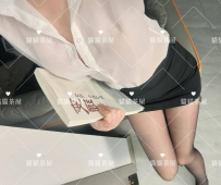 薇婭 164 45 C 26歲 #雙北 8000 職業：辦公室OL  白嫩細腰 眼神...
