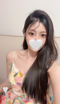 沁瑤｜162/48/C/23歲 #台中 6000  外型清秀脫俗，像是圖書館會...