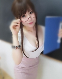 香緹 163/F/26/47  幼教老師。柔軟的身子骨， 溫柔的笑容，...