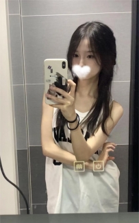 夢馨 160/B/22y/44kg 清純鄰家學生妹，白嫩皮膚