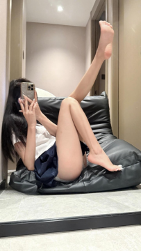 校花級年輕小姐姐登場 膚白臉嫩 顏值驚豔像剛走出校園 ...