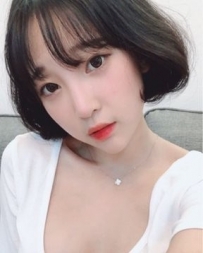 楊欣  22歲 162   46  C  身材剛剛好 很好摸 胸型好看 很嫩 很...