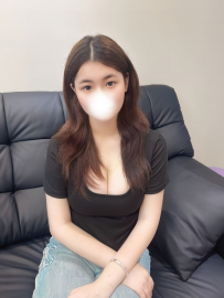 小微｜162 / E / 46 / 28歲 #雙北 6000 美女造型師，身材緊實粉...