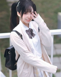 語依 155 .B.44 .20歲   9000 貧乳學生美顏值爆表 給你陽一般的...