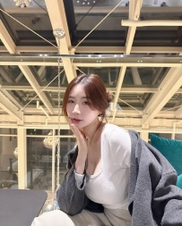 安潔西  164/E/23/47kg 混血 擁有E的豐滿身材 性格很open 床上...
