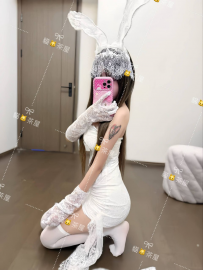 小沫 162 46 D 20歲 #雙北 15000 在學學生 年紀小皮膚白 笑起來...