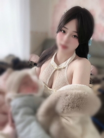 大家好，我叫小芸，在台中，今年才24歲，164公分、52公斤，D