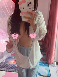 妍妍｜158/50/F/21y #高雄 10000 小隻馬濃奶代表，F 奶飽滿又白...