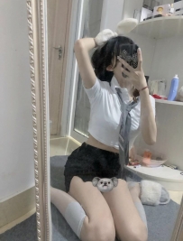 莉莉   164cmC奶25歲 氣質OL 身材保持很好 雙腿纖細   貼身的...
