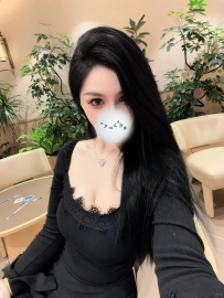 朵拉｜165/49/E｜26歲 #雙北｜10000 氣質系美女，細腰長腿、...