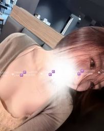 倢琳 160.48.D.25歲 #雙北 8000 服裝店老闆娘 平日在店裡穿得體